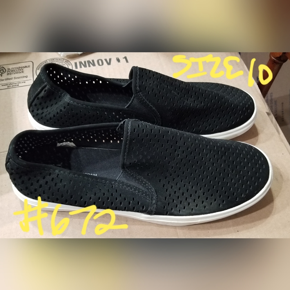 WOMEN'S SHOES SIZE 10 # 672